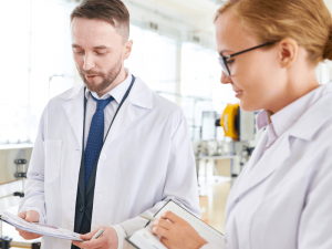 beche doctors in lab coats